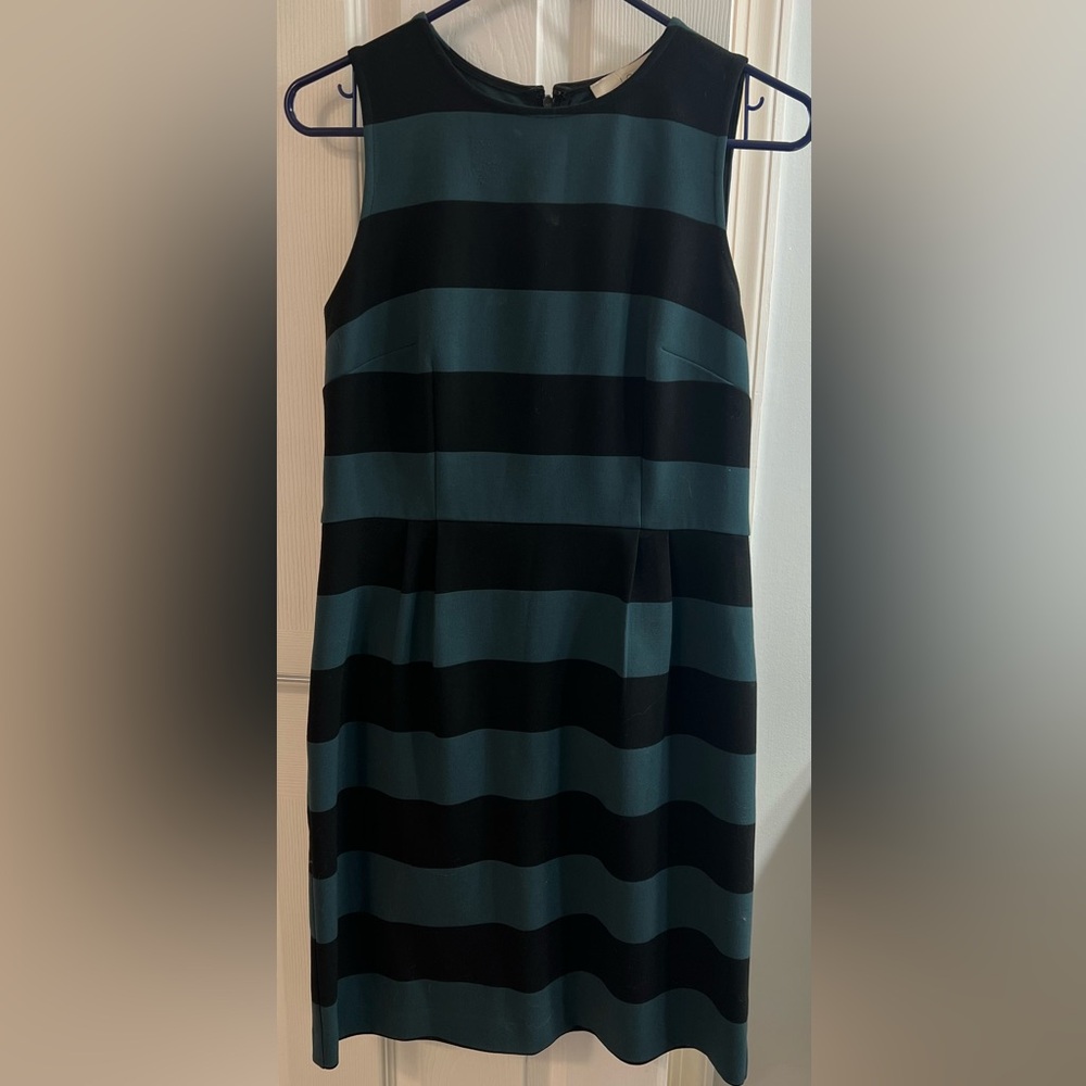 LOFT dress in Size 4. Used but in great condition.